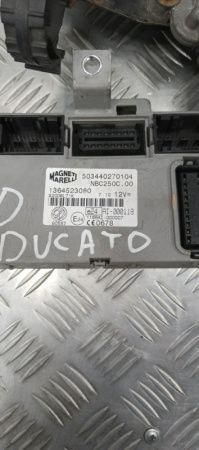 51900697_3
