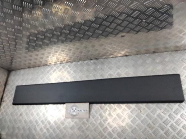 Накладка правая кузова