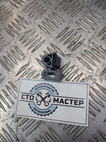 Упор капота